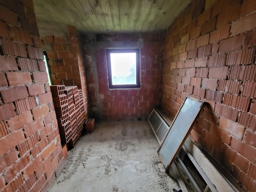 Image 5038018 - 10