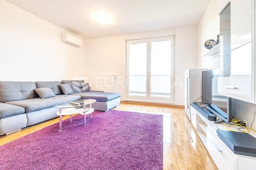 Zagreb, Špansko, dvosoban stan NKP 67 m2 s garažnim mjestom