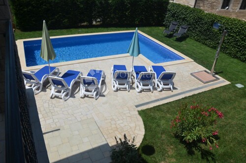 Thumbnail 5075241 - 3