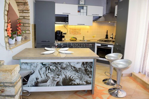 Thumbnail 5075242 - 13