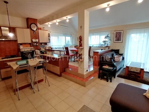 Črnomerec,Bijenik,kuća katnica s terasom,2PM,pogled na grad,286m2