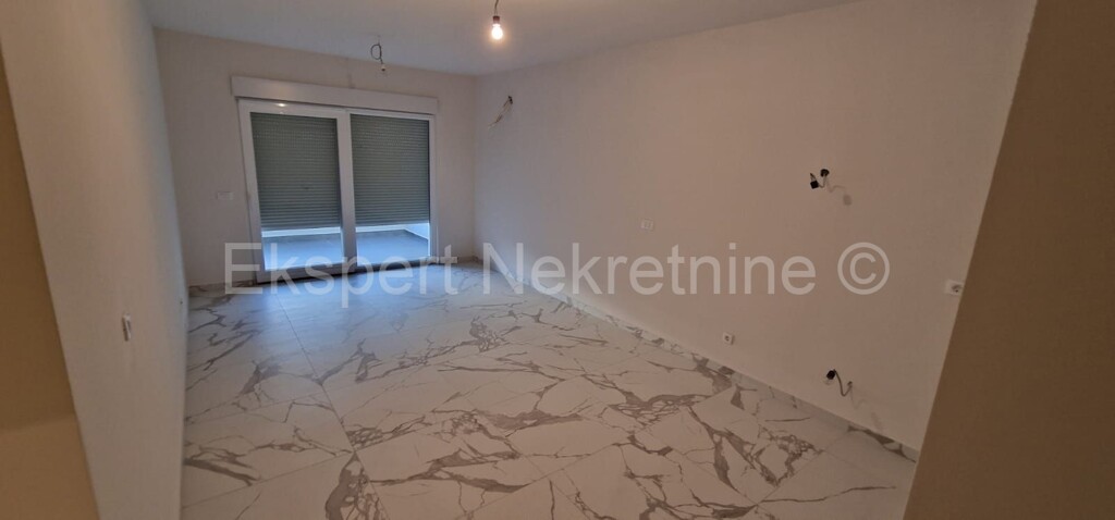 Image 5138618 - 12