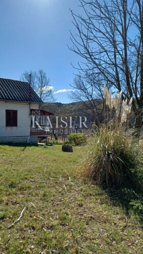 Istra - Cerovlje građevinsko zemljište 2400 m2