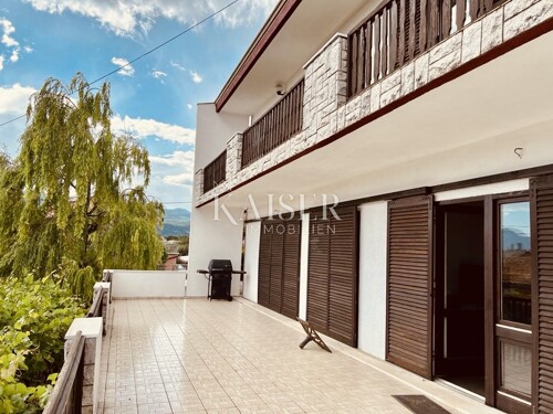 Kastav, Ćikovići – Lijepa kuća s 2 stana i pogledom na more