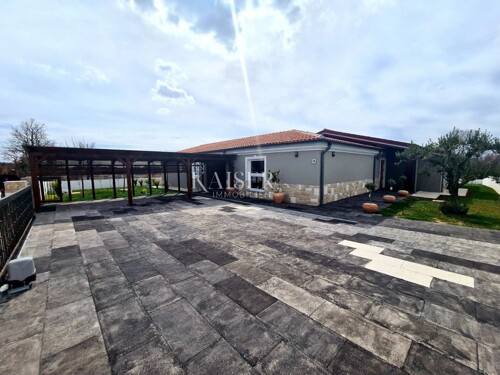 Istra - Svetvinčenat - kuća s bazenom, 248 m2
