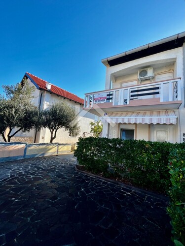 Dvojna kuća sa dva apartmana - Vir