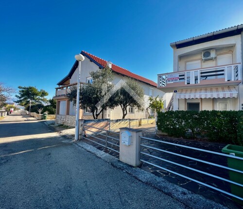 Dvojna kuća sa dva apartmana - Vir