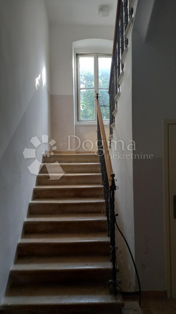 Image 5183689 - 9