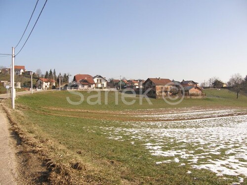 Zemljište u Cerju