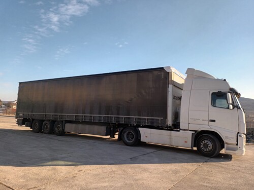 Tegljač volvo 520 s poluprikolicom schmitz ili bez