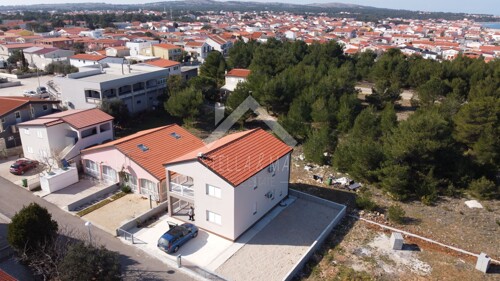 PREKRASNA KUĆA S 2 APARTMANA - VIR