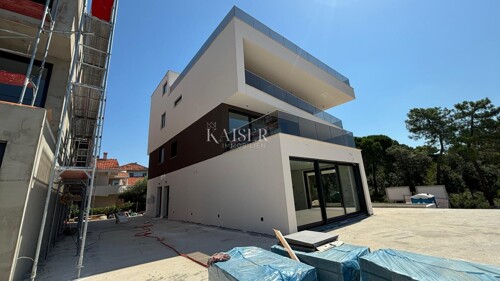 Zadar - stan 234.64 m2, 20 m od mora, bazen, privatni vrt