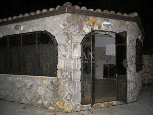 CRIKVENICA - Restoran sa lijepom terasom