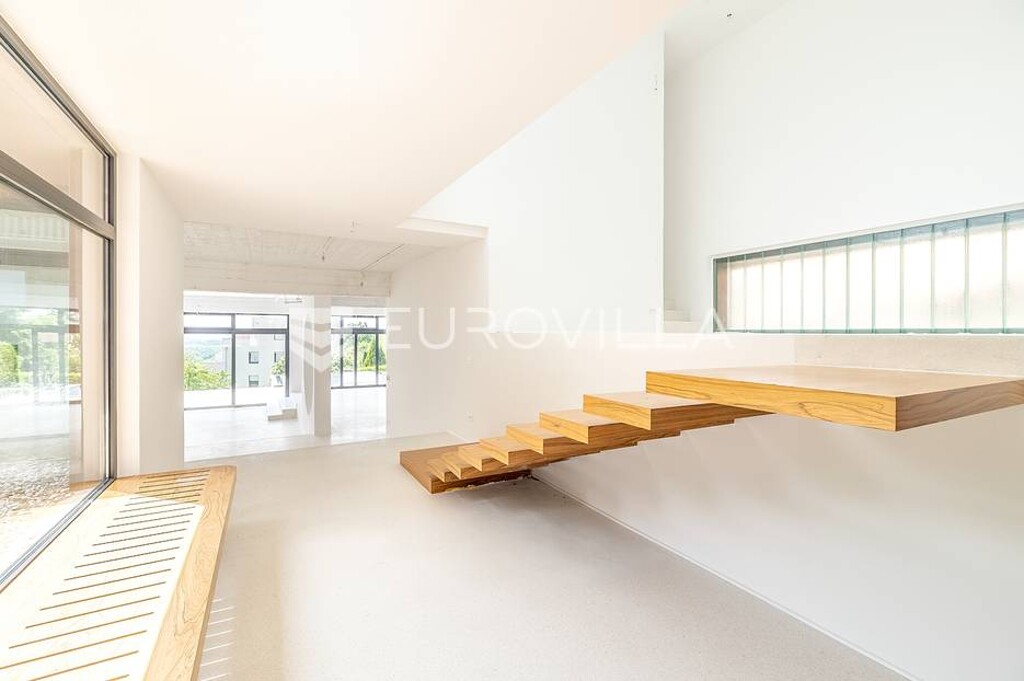Image 5223879 - 8
