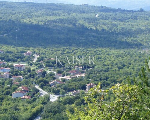 Labin - poljoprivredno zemljište 4 hektara s ucrtanim objek