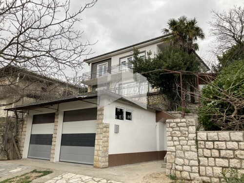 Novi Vinodolski, kuća sa dvije stambene jedinice