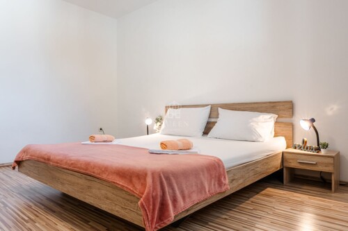 Dvosobni apartman sa privatnim dvorištem