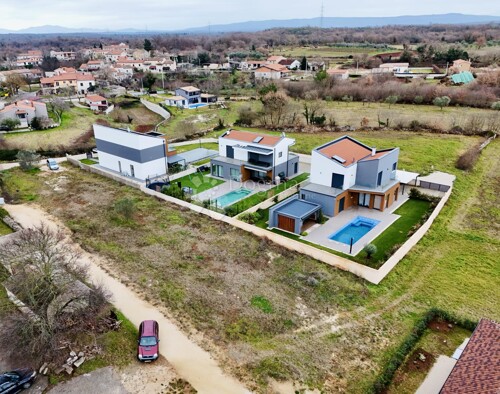 Thumbnail 5244659 - 2