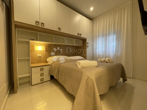 Thumbnail 5249296 - 8