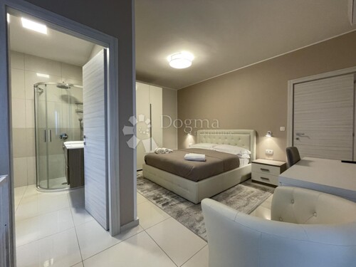 Thumbnail 5249296 - 10