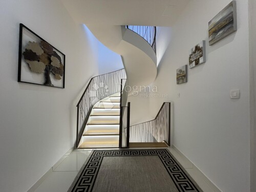 Thumbnail 5249296 - 6