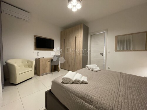 Thumbnail 5249296 - 9