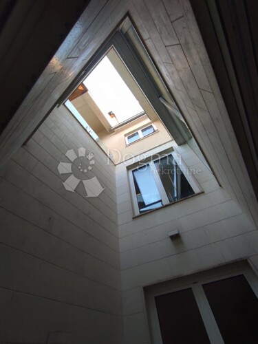 Thumbnail 5249302 - 1