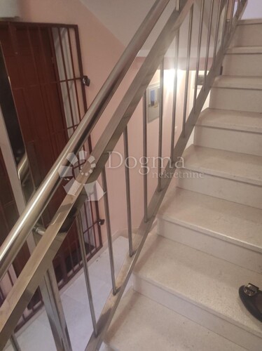 Thumbnail 5249302 - 2