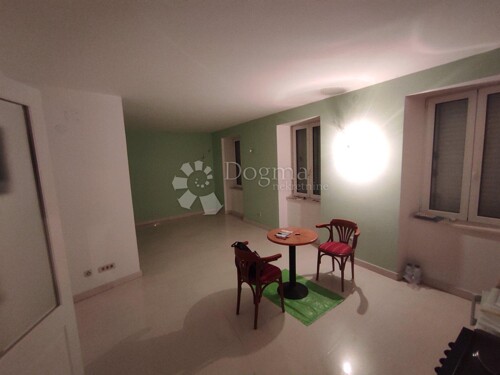 Thumbnail 5249302 - 8