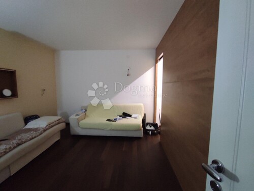 Thumbnail 5249302 - 11