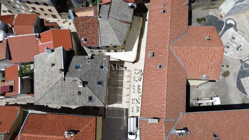 Novi Vinodolski, centar - poslovni prostor sa stanom i garso
