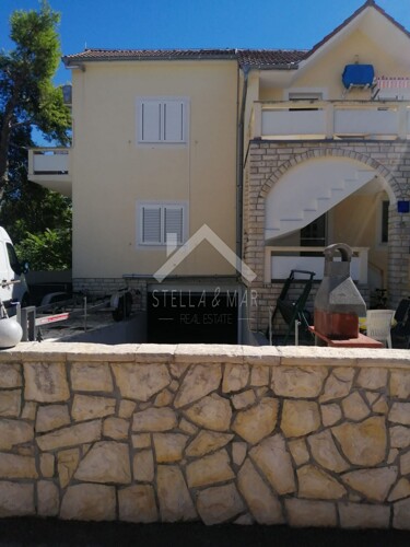Kuća sa 5 apartmana, garaža, podrum - Vir, Centar