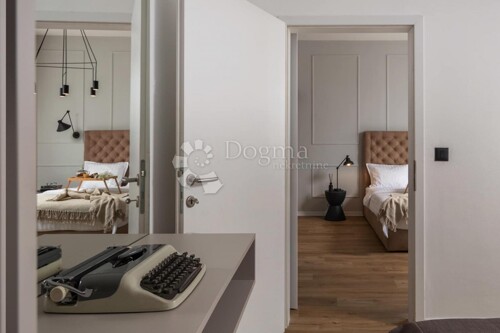 Thumbnail 5257176 - 9