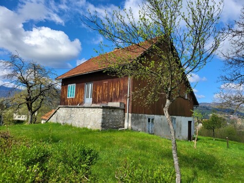 Gorski kotar, Vrbovsko, starija kuća sa velikom okućnicom