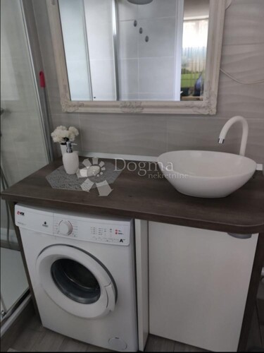 Thumbnail 5267518 - 10