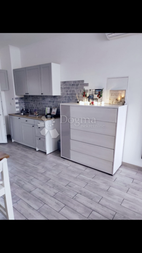 Thumbnail 5267518 - 9