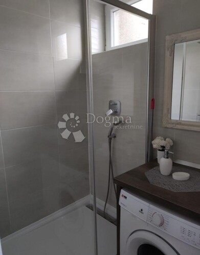 Thumbnail 5267518 - 11