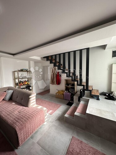 Thumbnail 5268721 - 3