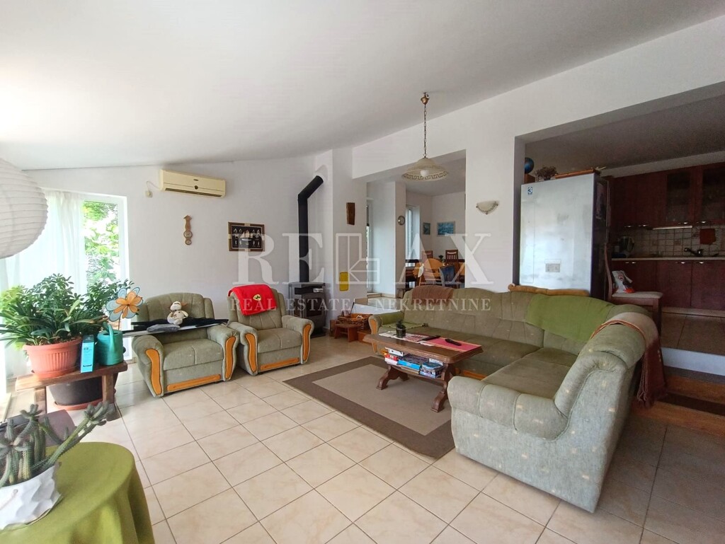 Image 5268850 - 8