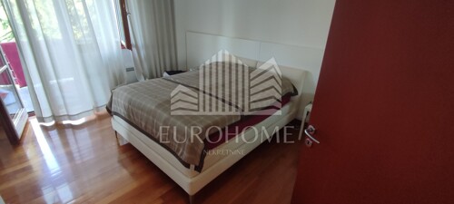 Thumbnail 5270060 - 12