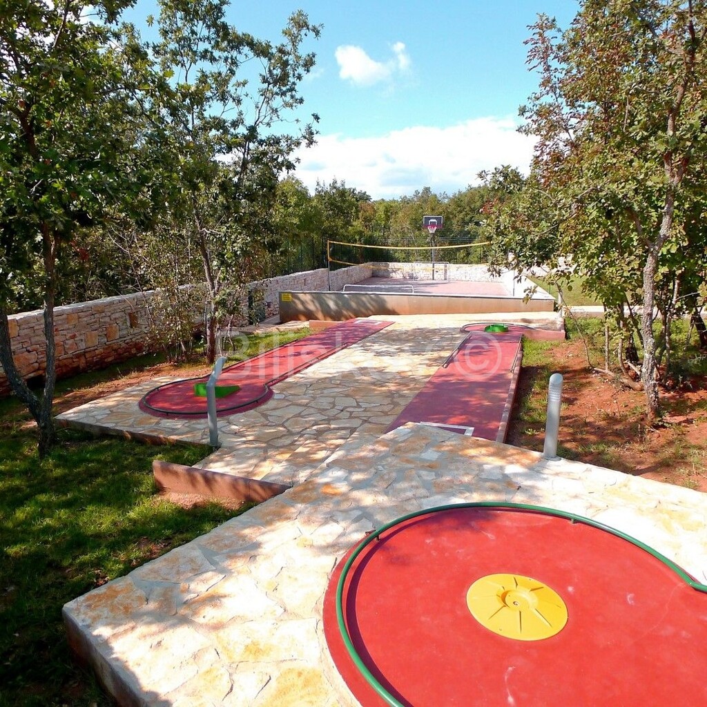 Image 5274871 - 25