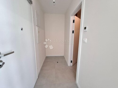 Thumbnail 5281027 - 7