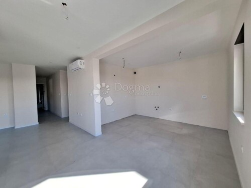 Thumbnail 5281027 - 4