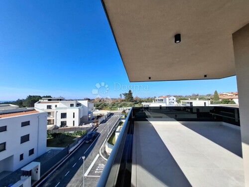 Thumbnail 5281027 - 2