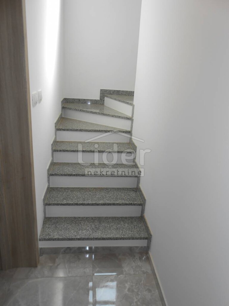 Image 5284245 - 12