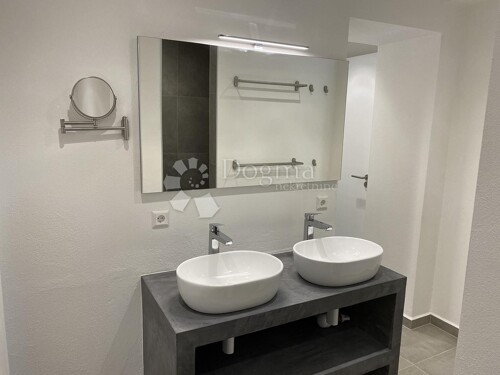 Thumbnail 5292533 - 12