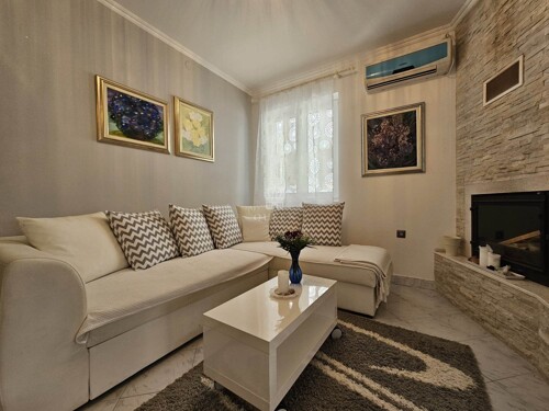 Samostojeća kuća sa 4 apartmana