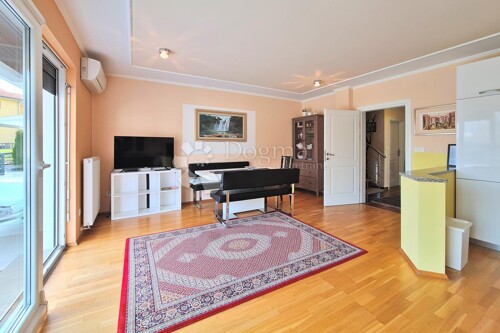 Thumbnail 5312988 - 2