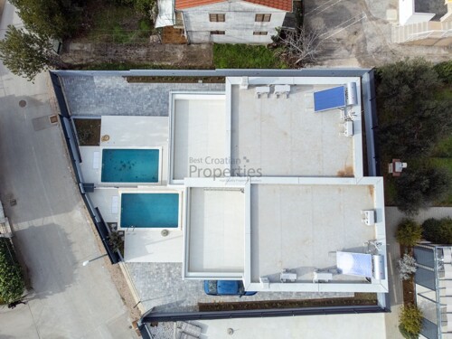 TRIBUNJ, PREKRASNA KUĆA SA BAZENOM NA 3 ETAŽE, 195m2, TERASA, PARKING