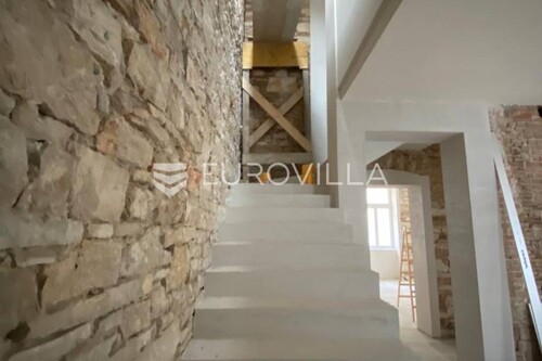 Thumbnail 5319867 - 8